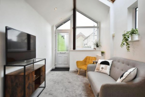 NEW The Haven - Stylish home, Parking near City